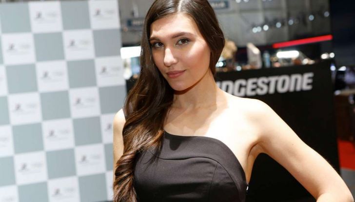 Salone di Ginevra 2017: le ragazze più belle in una gallery - Foto 11 di 21