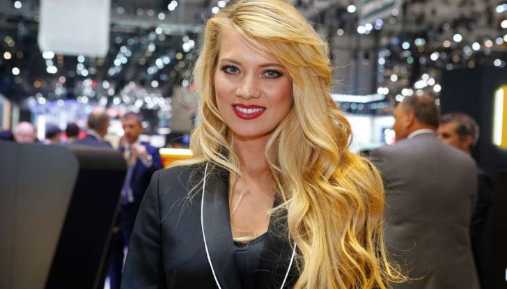 Salone di Ginevra 2017: le ragazze più belle in una gallery - Foto 2 di 21