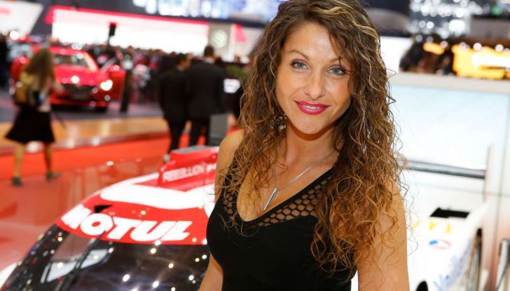 Salone di Ginevra 2017: le ragazze più belle in una gallery - Foto 17 di 21