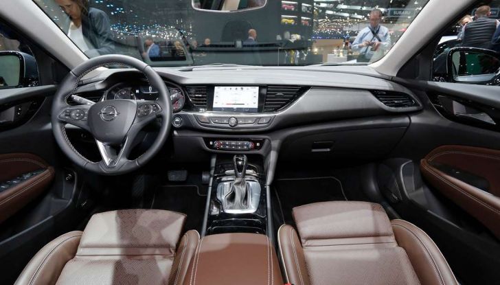 Nuova Opel Insignia Grand Sport 2017 informazioni, motori e allestimenti - Foto 8 di 11