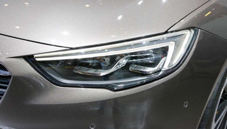 Nuova Opel Insignia Grand Sport 2017 informazioni, motori e allestimenti - Foto 9 di 11