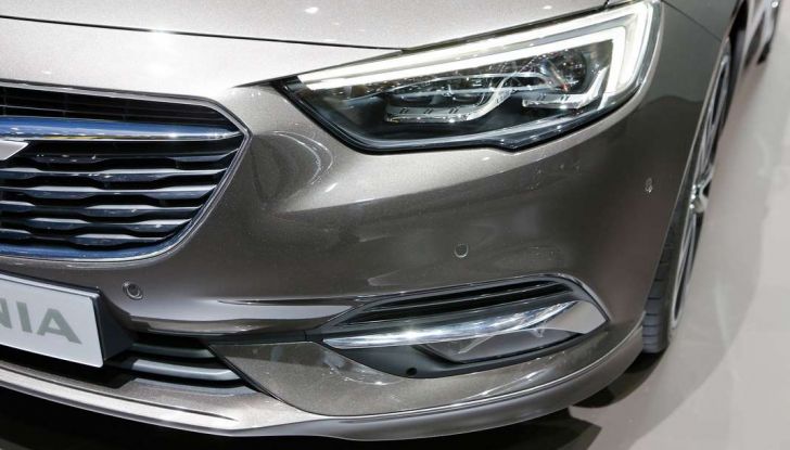 Nuova Opel Insignia Grand Sport 2017 informazioni, motori e allestimenti - Foto 6 di 11