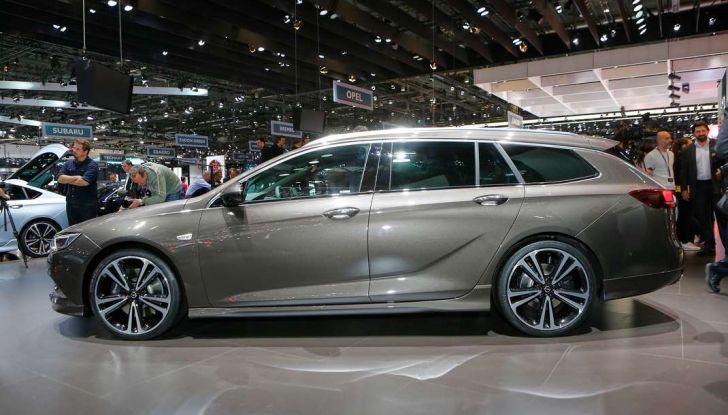 Nuova Opel Insignia Grand Sport 2017 informazioni, motori e allestimenti - Foto 4 di 11