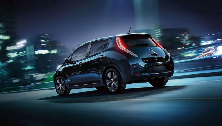 Papa Francesco si muove con Nissan LEAF, auto 100% elettrica - Foto 3 di 8