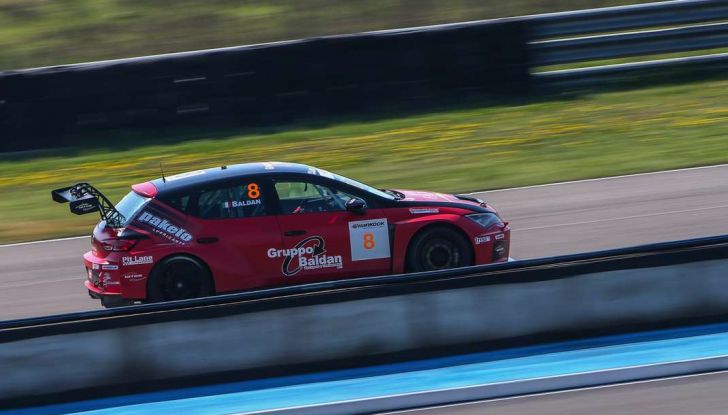 Seat Leon Cupra ST provata in pista a Franciacorta - Foto 32 di 57