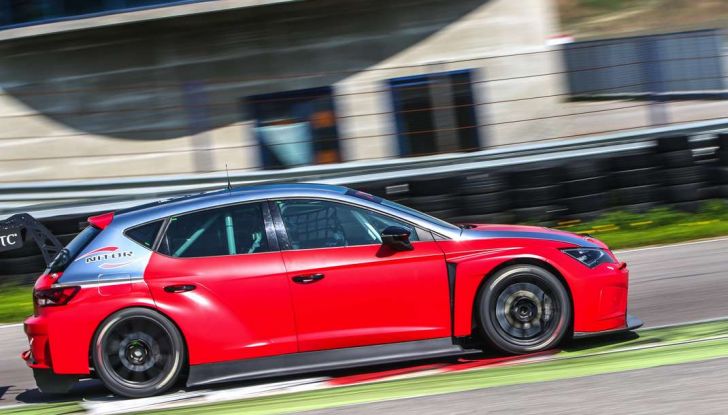 Seat Leon Cupra ST provata in pista a Franciacorta - Foto 15 di 57