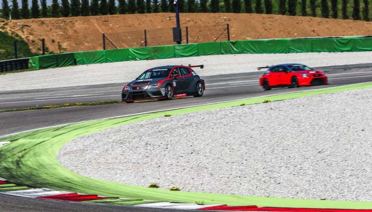 Seat Leon Cupra ST provata in pista a Franciacorta - Foto 13 di 57