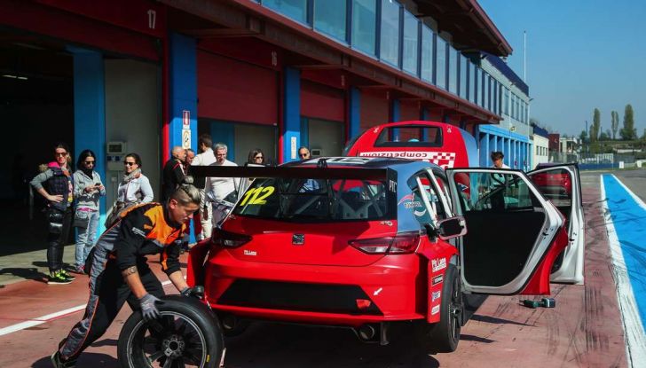 Seat Leon Cupra ST provata in pista a Franciacorta - Foto 7 di 57