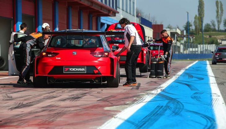 Seat Leon Cupra ST provata in pista a Franciacorta - Foto 2 di 57