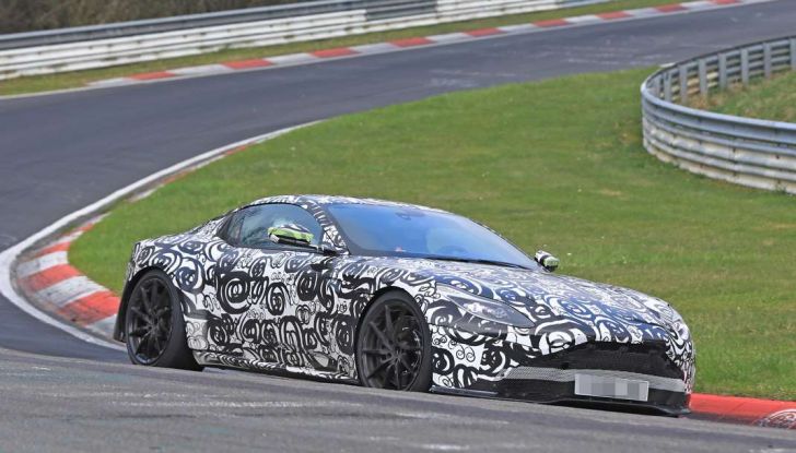 Aston Martin Vantage 2018 prime immagini spia della sportiva inglese - Foto 1 di 23