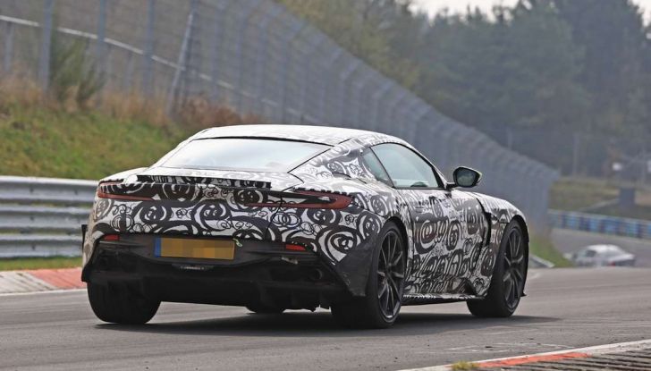 Aston Martin Vantage 2018 prime immagini spia della sportiva inglese - Foto 11 di 23