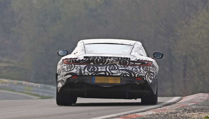Aston Martin Vantage 2018 prime immagini spia della sportiva inglese - Foto 12 di 23
