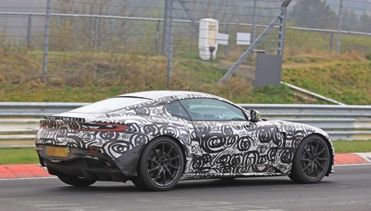 Aston Martin Vantage 2018 prime immagini spia della sportiva inglese - Foto 14 di 23