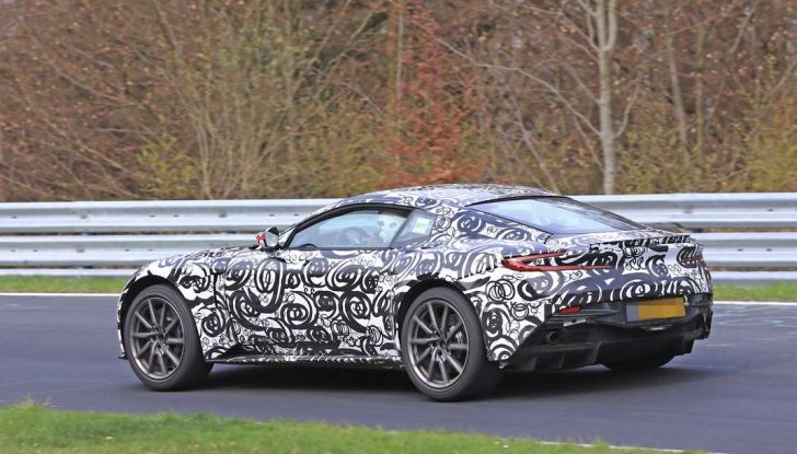 Aston Martin Vantage 2018 prime immagini spia della sportiva inglese - Foto 19 di 23