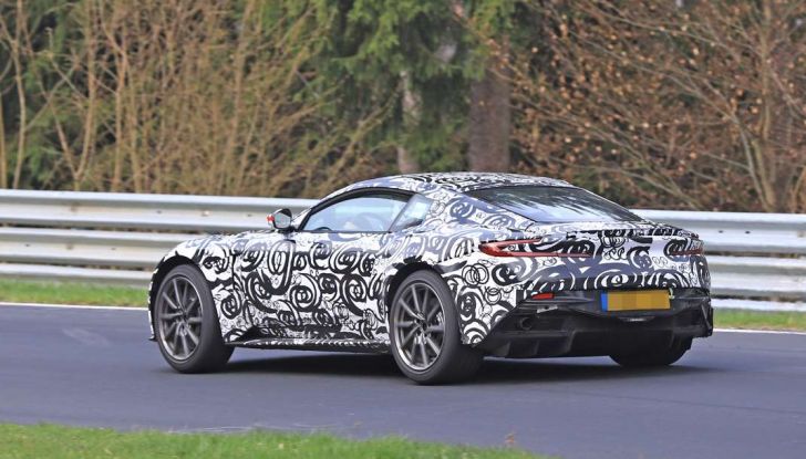 Aston Martin Vantage 2018 prime immagini spia della sportiva inglese - Foto 20 di 23