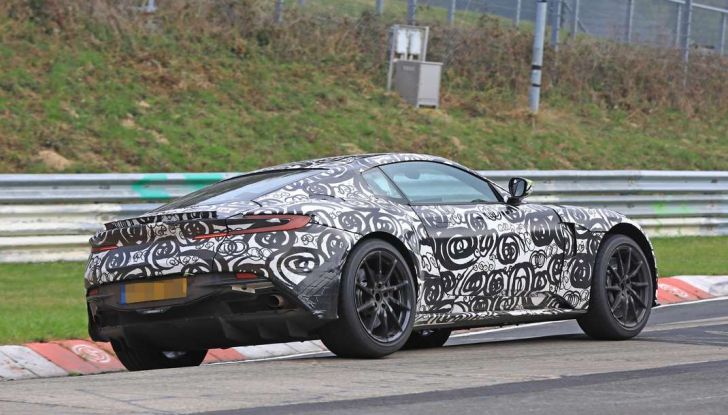 Aston Martin Vantage 2018 prime immagini spia della sportiva inglese - Foto 3 di 23