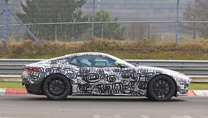 Aston Martin Vantage 2018 prime immagini spia della sportiva inglese - Foto 9 di 23