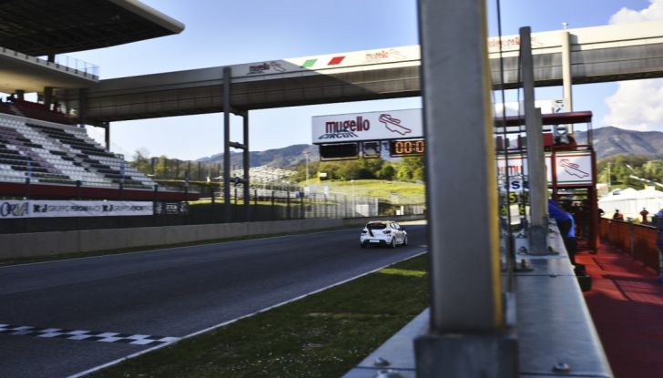 Renault Clio Cup 2018, dopo la vittoria 2017 Infomotori torna in pista alla Press League - Foto 12 di 32