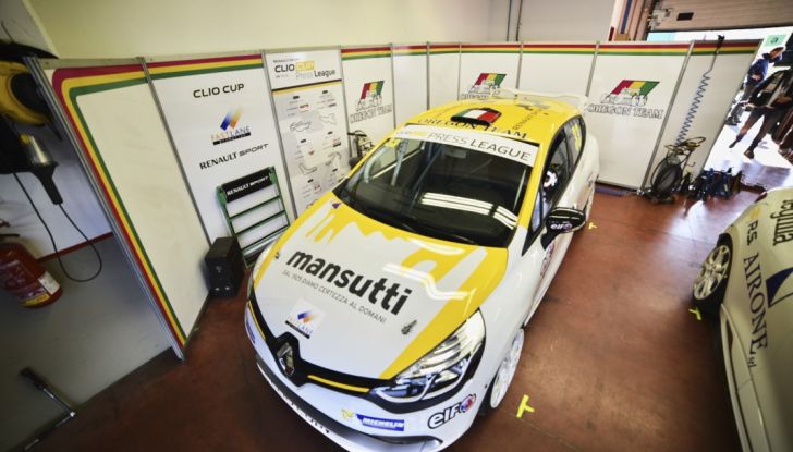 Renault Clio Cup 2018, dopo la vittoria 2017 Infomotori torna in pista alla Press League - Foto 28 di 32