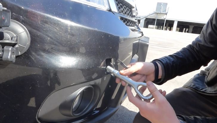 Trainare una macchina in panne: come fare, consigli e normative - Foto 4 di 6