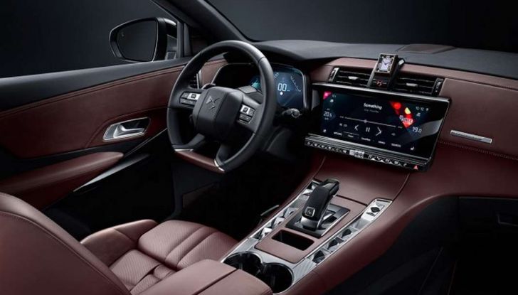 DS 7 Crossback “La Premiere”, consegnato il primo esemplare - Foto 5 di 10