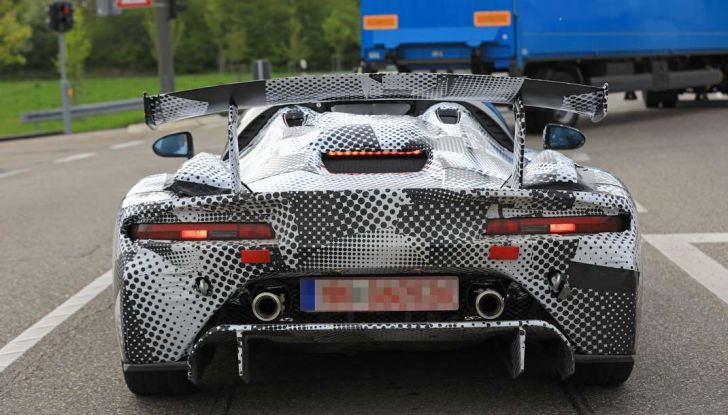 Dallara: i prototipi della sportiva di serie impegnati nei test drive - Foto 13 di 16