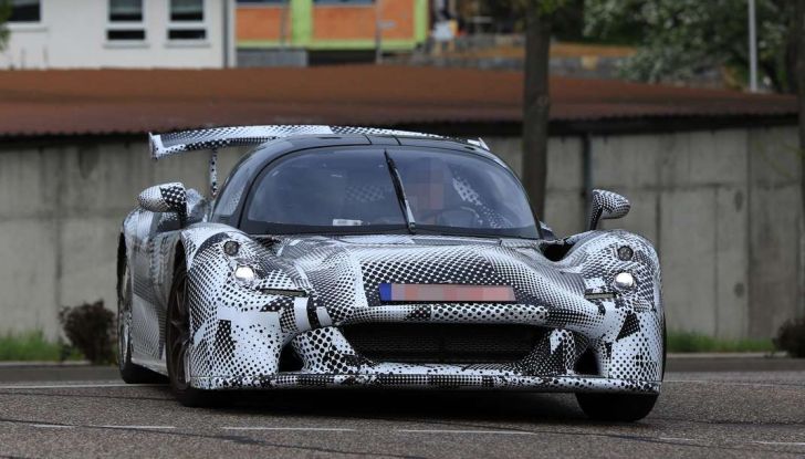 Dallara: i prototipi della sportiva di serie impegnati nei test drive - Foto 6 di 16