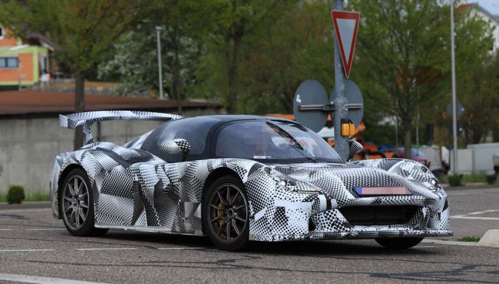 Dallara: i prototipi della sportiva di serie impegnati nei test drive - Foto 7 di 16