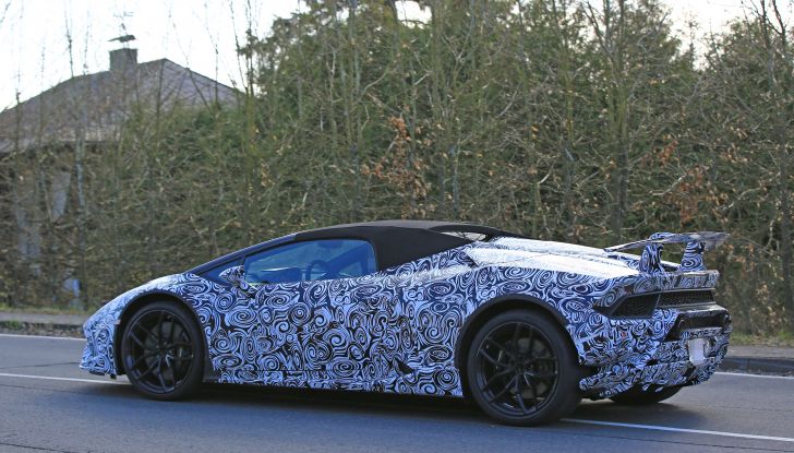 Lamborghini Huracan Spyder, la versione Performante da 640CV - Foto 13 di 14