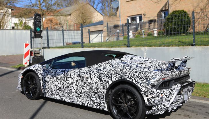 Lamborghini Huracan Spyder, la versione Performante da 640CV - Foto 6 di 14