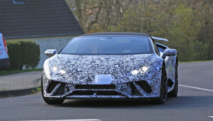 Lamborghini Huracan Spyder, la versione Performante da 640CV - Foto 9 di 14