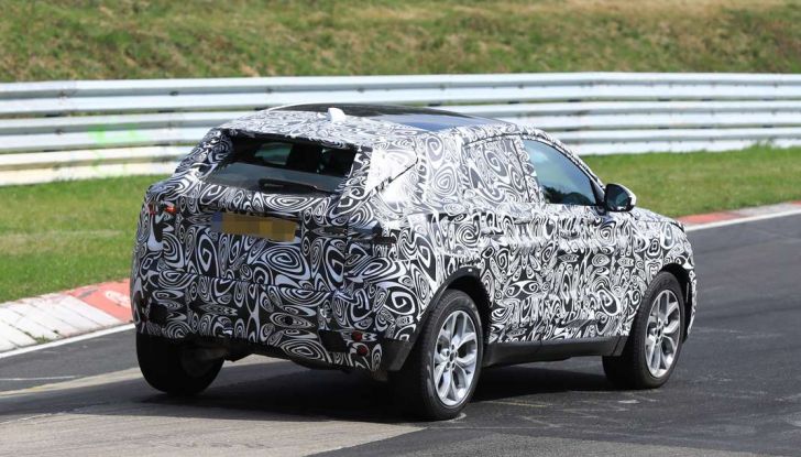 Jaguar E-Pace 2018, prime immagini spia dei test dinamici - Foto 10 di 13
