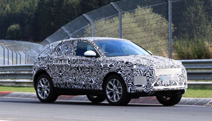Jaguar E-Pace 2018, prime immagini spia dei test dinamici - Foto 13 di 13