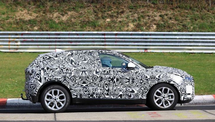 Jaguar E-Pace 2018, prime immagini spia dei test dinamici - Foto 8 di 13