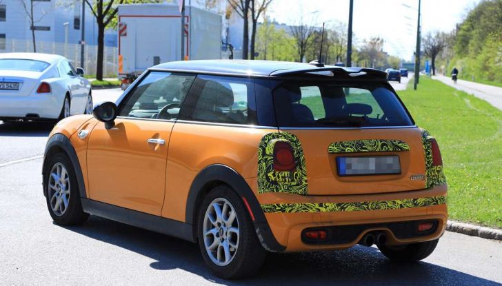 MINI 3 e 5 porte Facelift 2018, primi test drive e dettagli - Foto 8 di 13