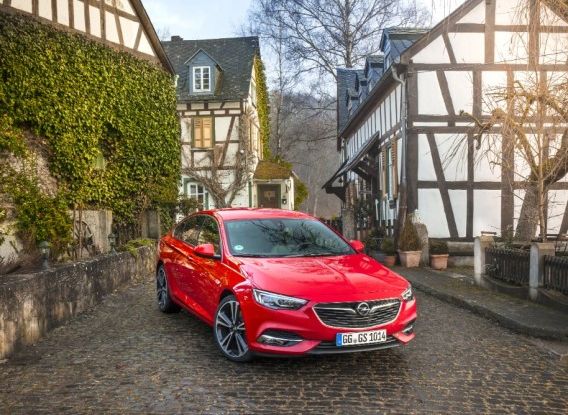 Opel Insignia Grand Sport: prova su strada dell’ammiraglia teutonica - Foto 2 di 16