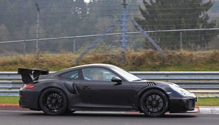 Porsche 911 GT2 2018, prime foto al Nurburgring - Foto 17 di 23