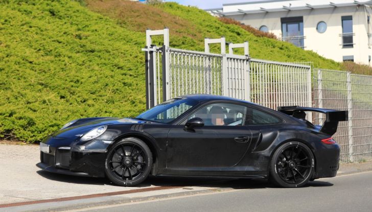 Porsche 911 GT2 2018, prime foto al Nurburgring - Foto 23 di 23