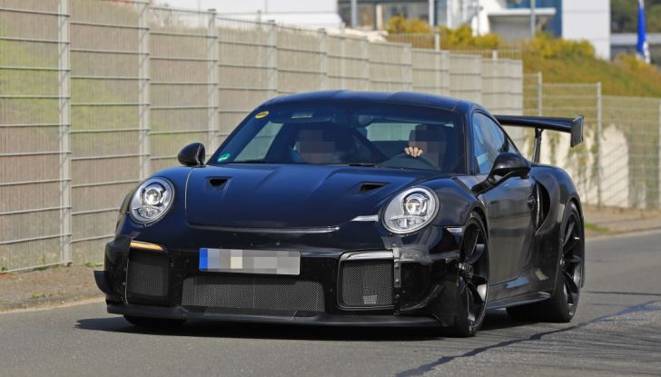 Porsche 911 GT2 2018, prime foto al Nurburgring - Foto 21 di 23