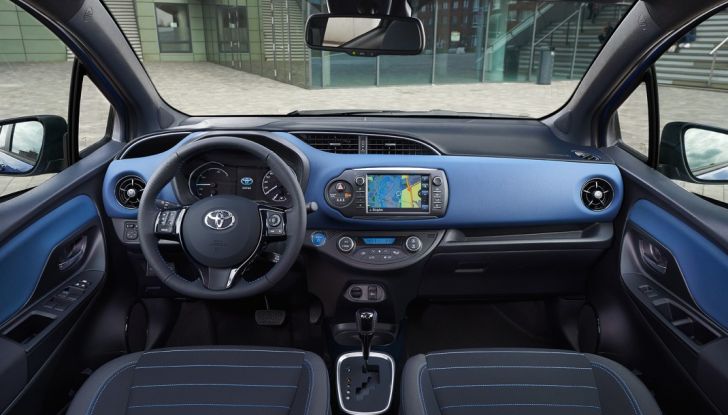 Nuova Toyota Yaris Hybrid 2017: prova su strada, consumi e prestazioni - Foto 23 di 25