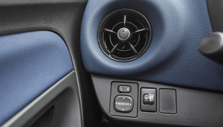Nuova Toyota Yaris Hybrid 2017: prova su strada, consumi e prestazioni - Foto 16 di 25