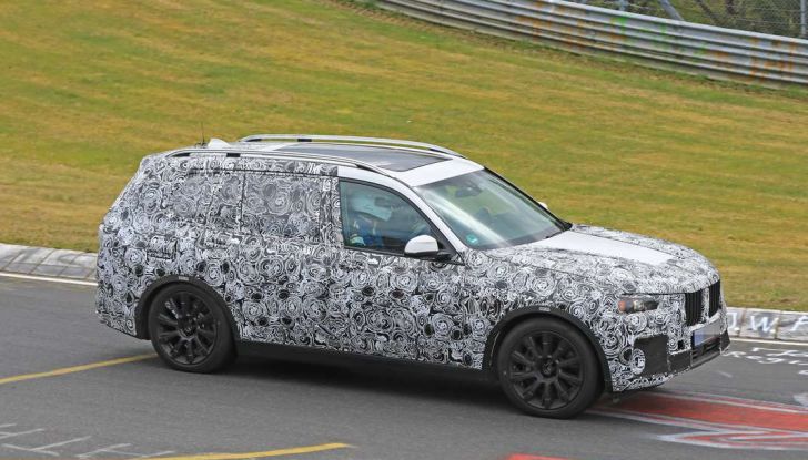 BMW X7 prime immagini spia e dettagli del nuovo SUV di lusso - Foto 10 di 15