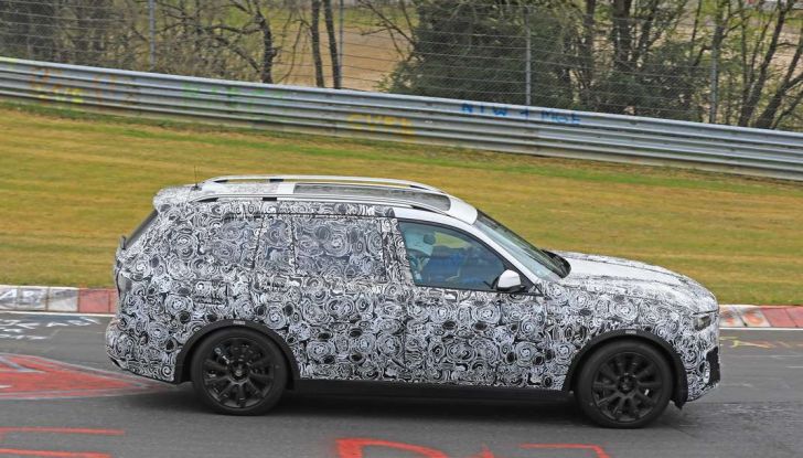 BMW X7 prime immagini spia e dettagli del nuovo SUV di lusso - Foto 11 di 15