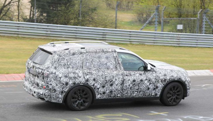 BMW X7 prime immagini spia e dettagli del nuovo SUV di lusso - Foto 12 di 15