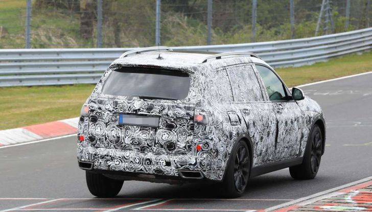 BMW X7 prime immagini spia e dettagli del nuovo SUV di lusso - Foto 14 di 15