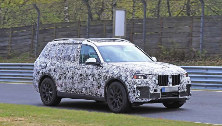 BMW X7 prime immagini spia e dettagli del nuovo SUV di lusso - Foto 3 di 15