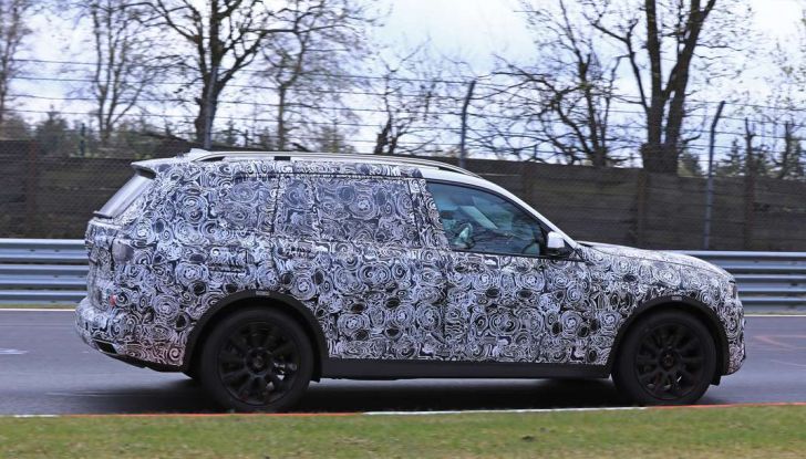 BMW X7 prime immagini spia e dettagli del nuovo SUV di lusso - Foto 5 di 15