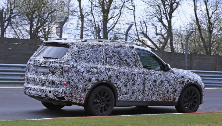BMW X7 prime immagini spia e dettagli del nuovo SUV di lusso - Foto 6 di 15