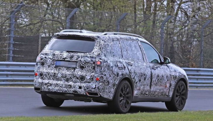 BMW X7 prime immagini spia e dettagli del nuovo SUV di lusso - Foto 7 di 15