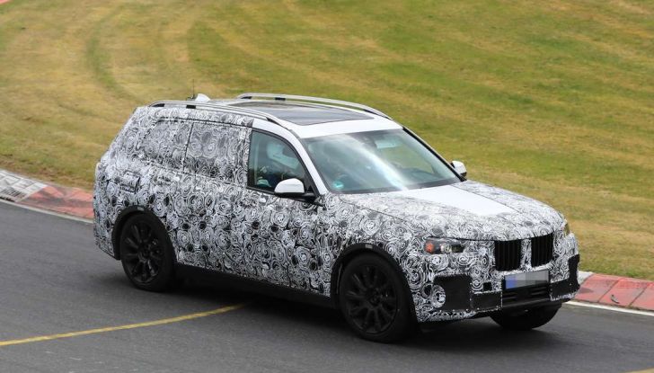 BMW X7 prime immagini spia e dettagli del nuovo SUV di lusso - Foto 9 di 15